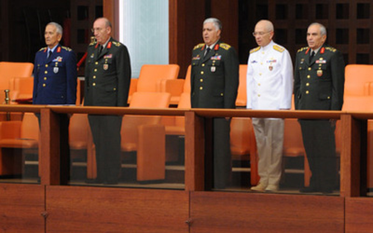 Asker Meclis\'ten Çıkıyor