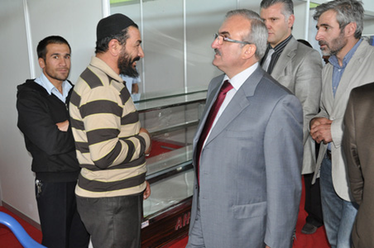 Karaloğlu, Fuar Alanınında İncelemlerde Bulundu