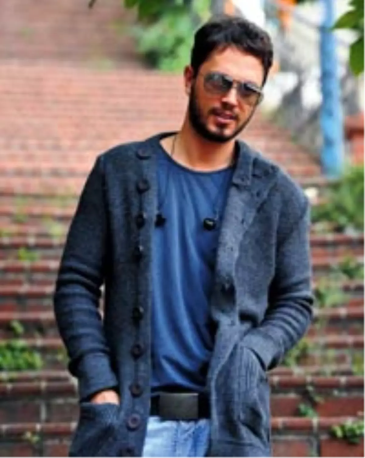 Canım Çekerse Sahnede Çay Bile İçeceğim