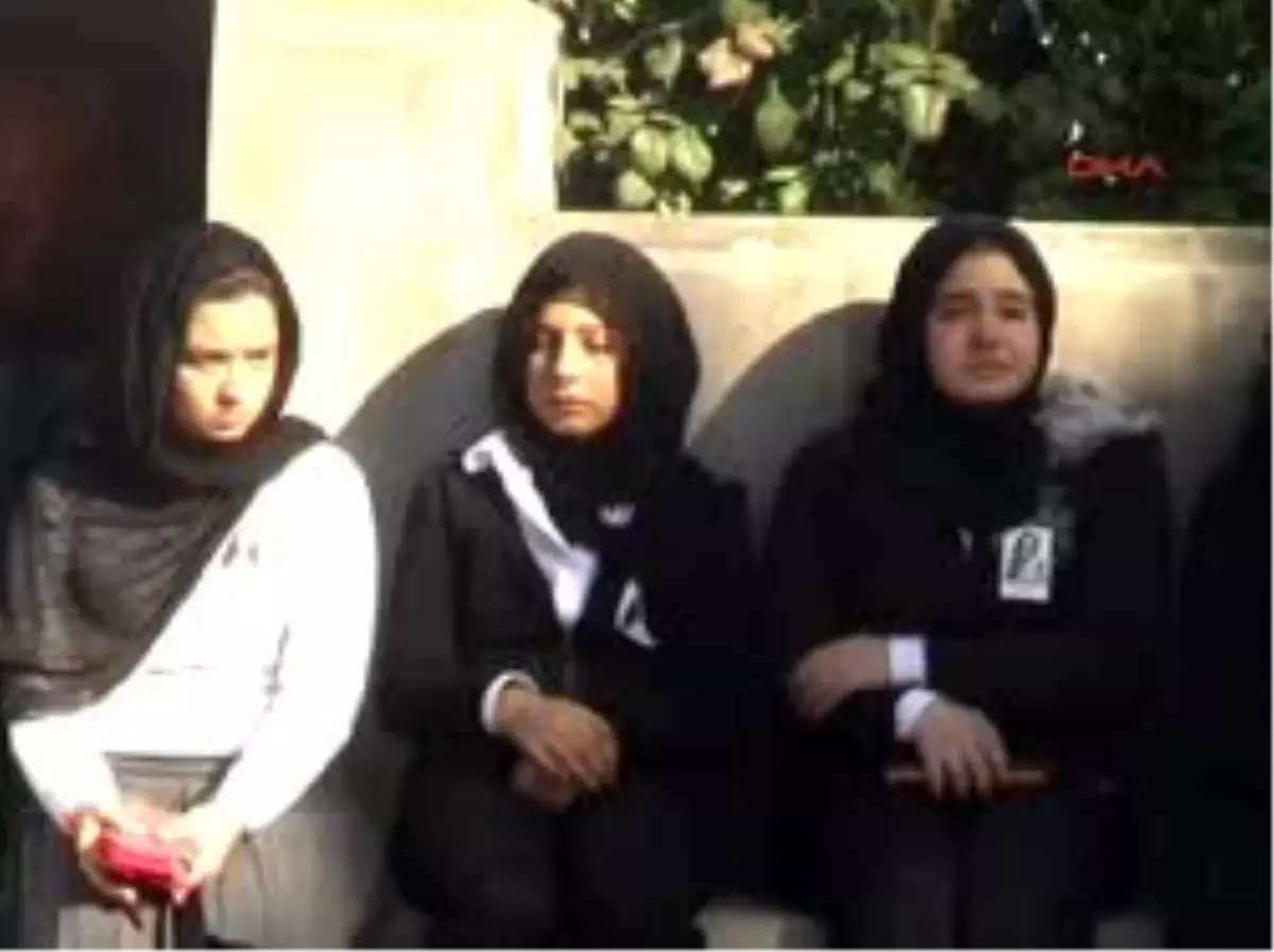 Feza Ögretmen Ağlattı