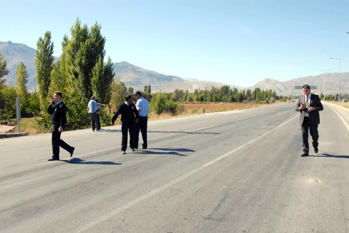 Rampa İnerken Freni Boşalan Kamyon, Korkuttu