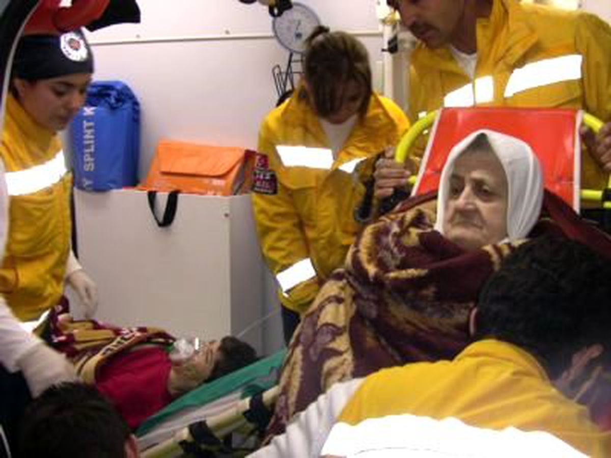 Yatalak Kadın Dumanların Arasından Son Anda Kurtarıldı