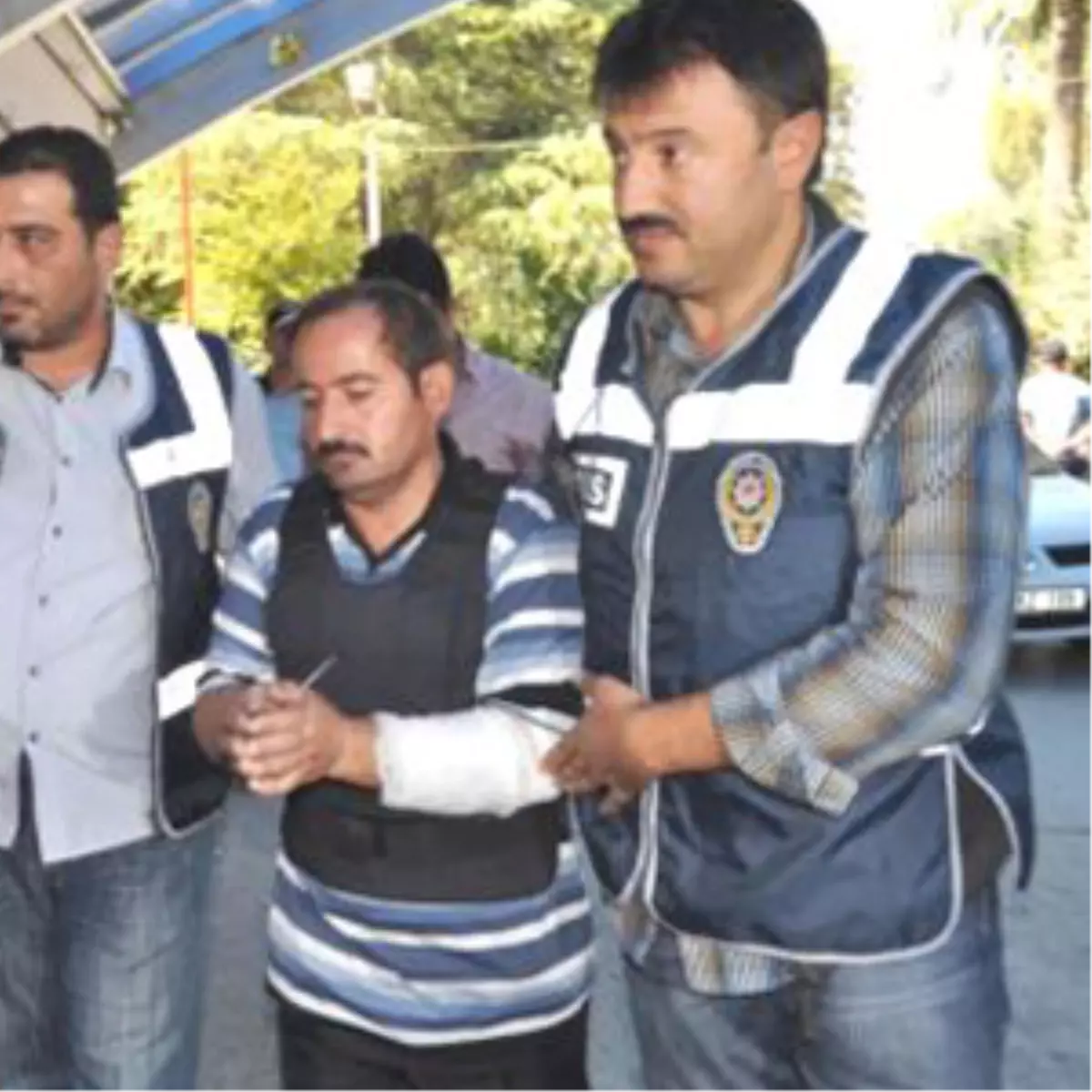 Eşini Bıçakla Öldürdü İmamı Suçladı