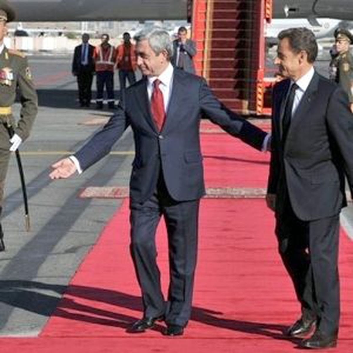 Sarkozy Ermeni İddialarını Yine Destekledi
