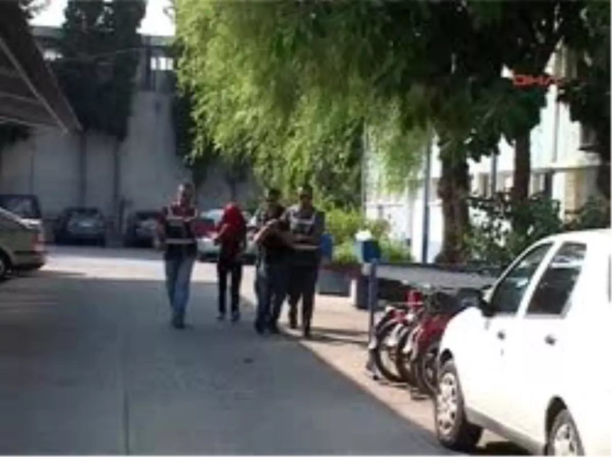 13 Yaşındaki Üvey Kız Kardeşini Erkeklere Pazarlayan Abla Tutuklandı