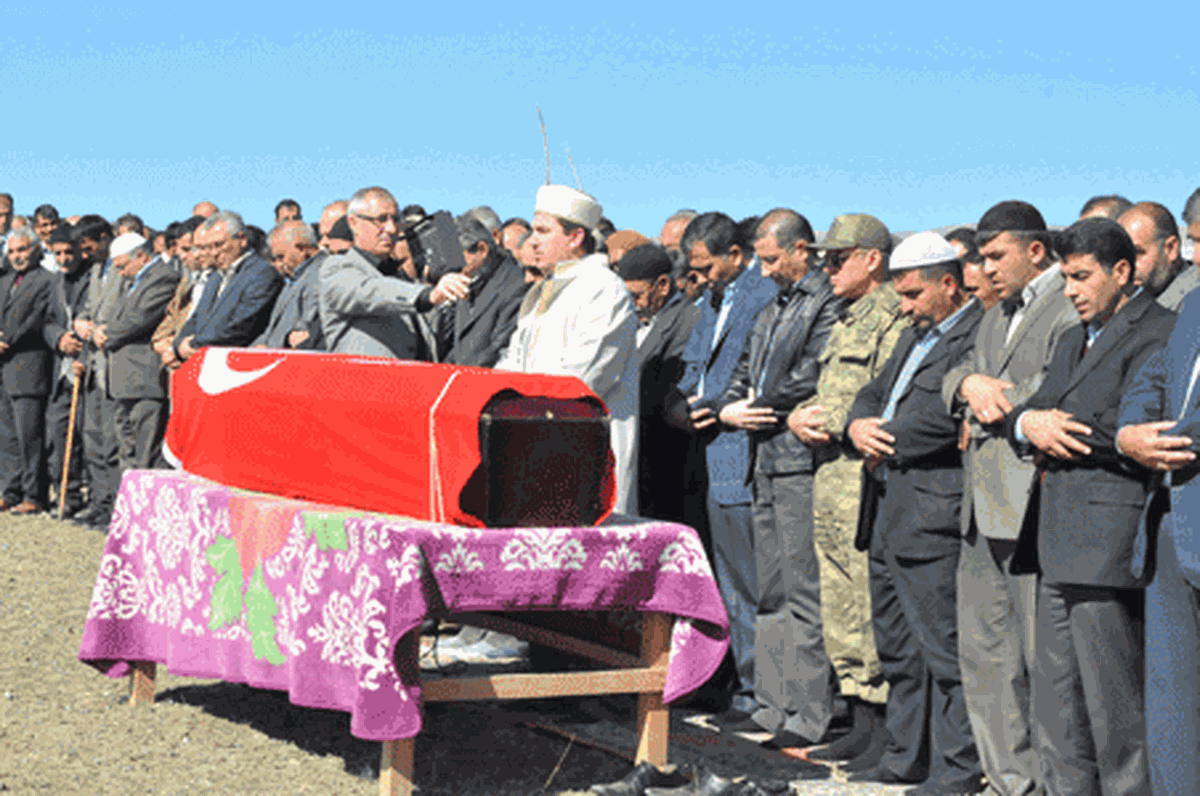Ağrı Şehidini Uğurladı