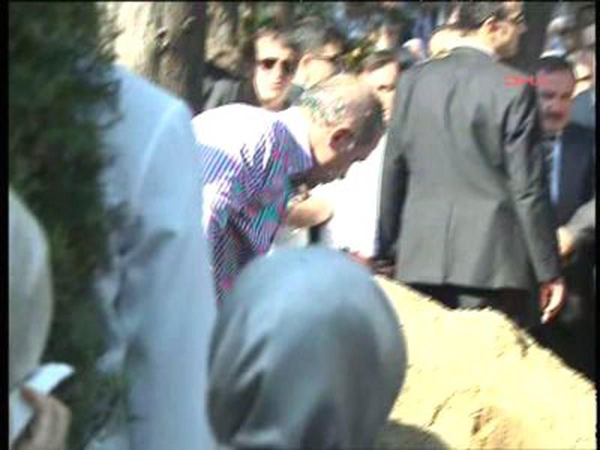Başbakan Erdoğan, İlk Toprağı Attı