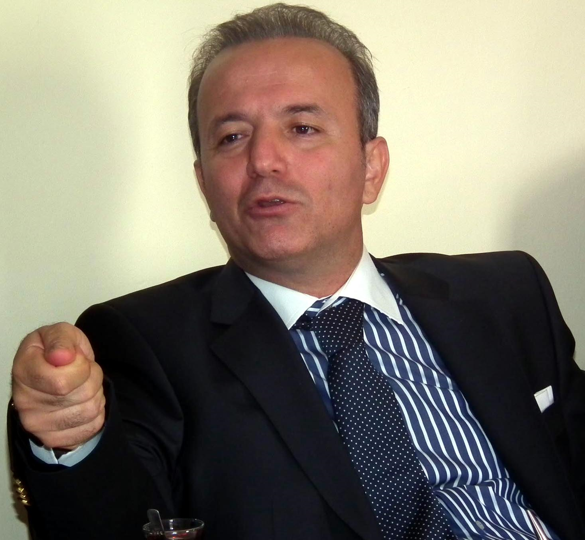 Vali Güner: Bekarlarınızı Evlendirin, Nüfus Artsın