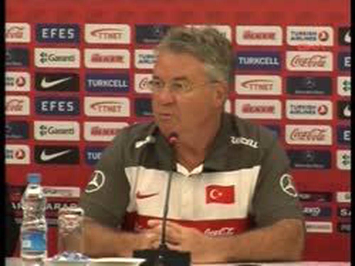 1hiddink ve Mehmet Topal'ın Basın Toplantısı