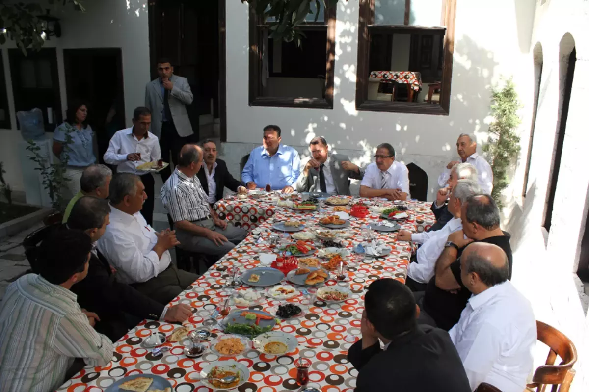 Başkan Savaş Esnaf Temsilcileriyle Kahvaltı da Buluştu

