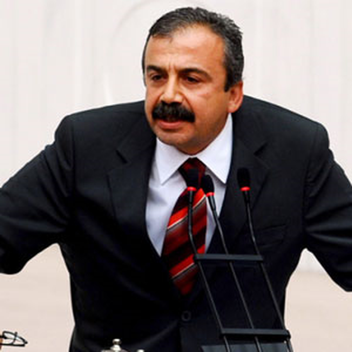 BDP'nin İlk Önergesi Başörtüsü