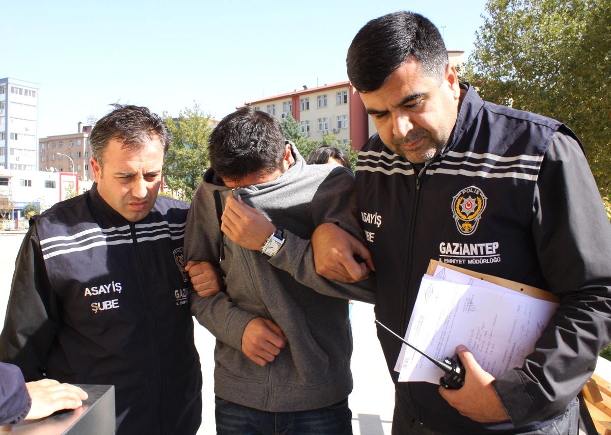 Çaldığı Kredi Kartıyla Alışveriş Yaptı