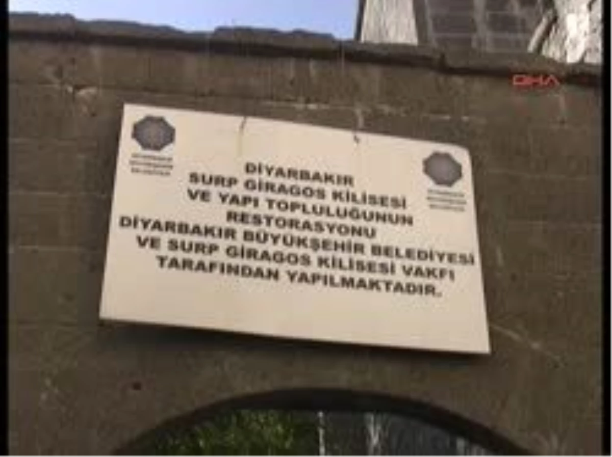 Diyarbakır\'da Ortadoğu\'nun En Büyük Ermeni Kilisesi 30 Yıl Sonra İlk Ayinle Açılacak