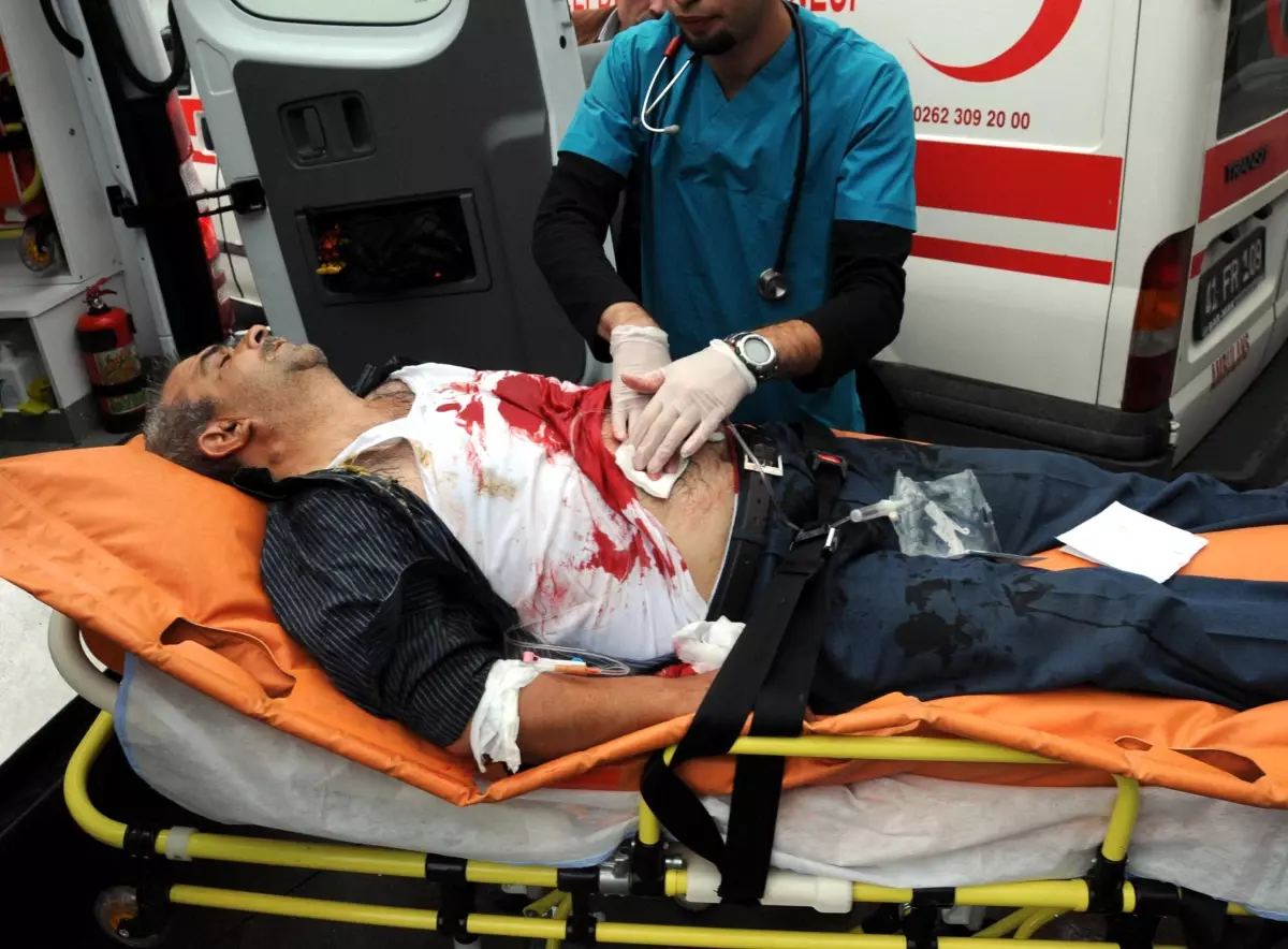 Önce Eşini Sonra Kendini Bıçakladı