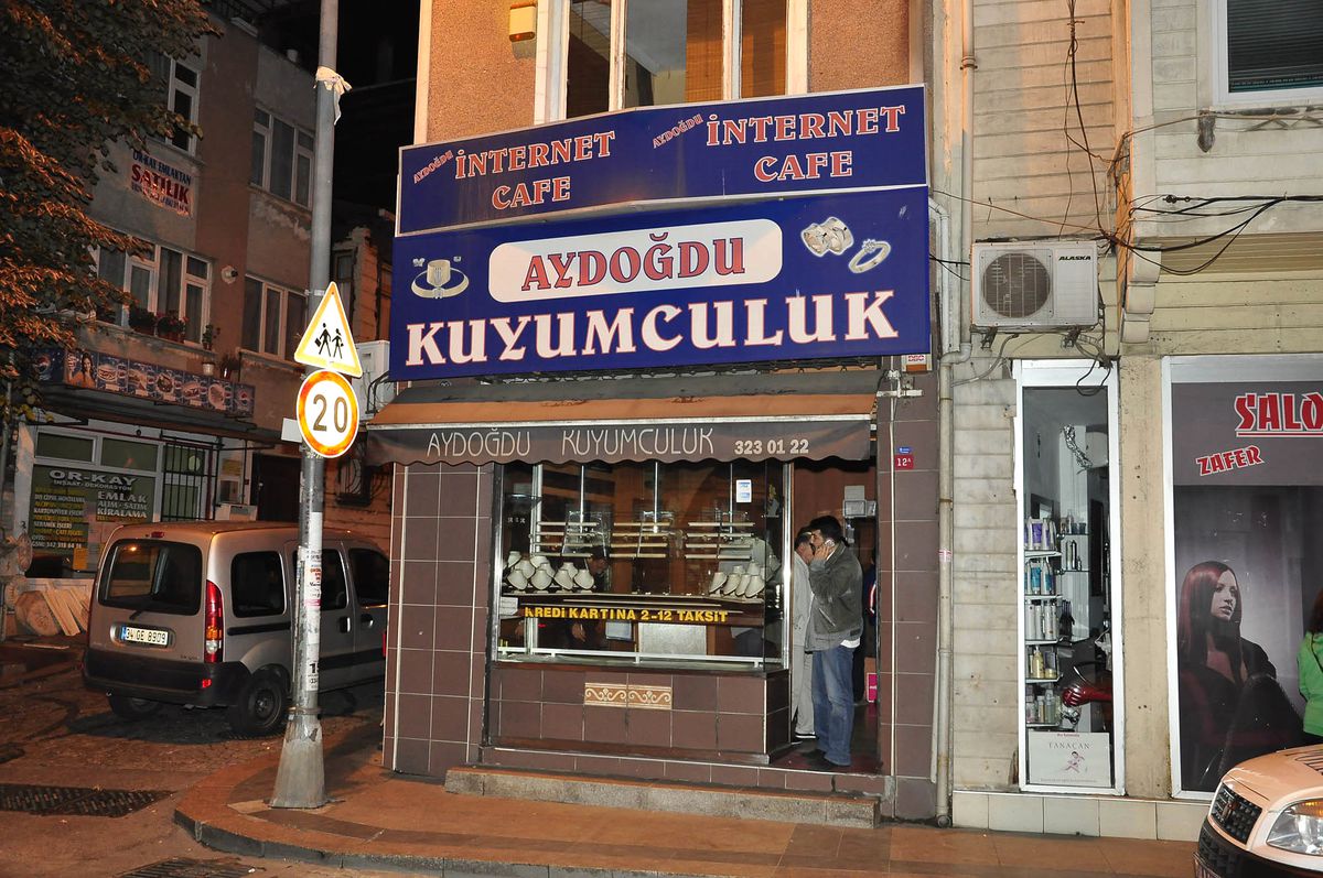 2 Kilo Altını Çalıp Kayıplara Karıştılar