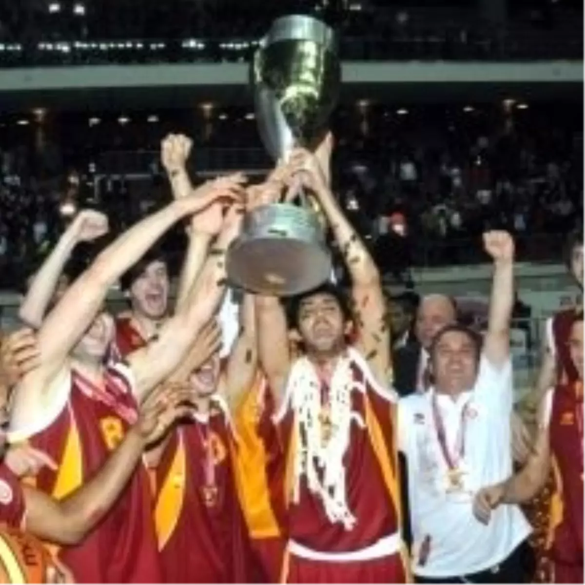 Kupa Aslan\'ın Ağzında: 97-103