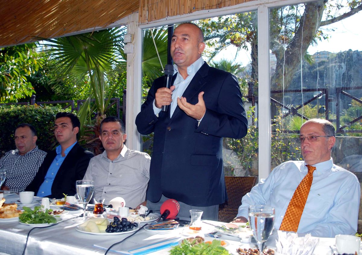 Çavuşoğlu: Sarkozy Türkiye Üzerinden Prim Yapıyor