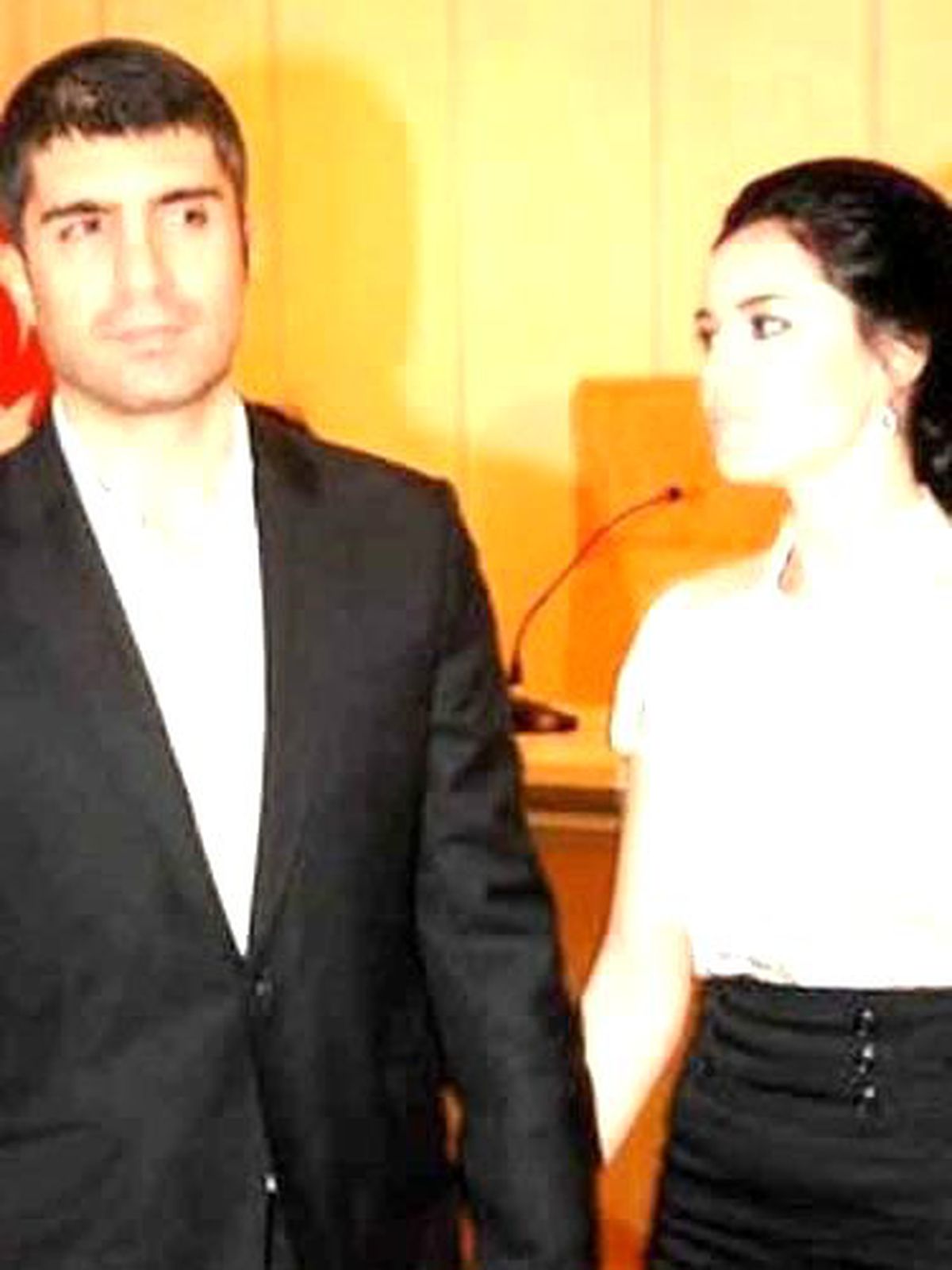 Fahriye ve Özcan El Ele!