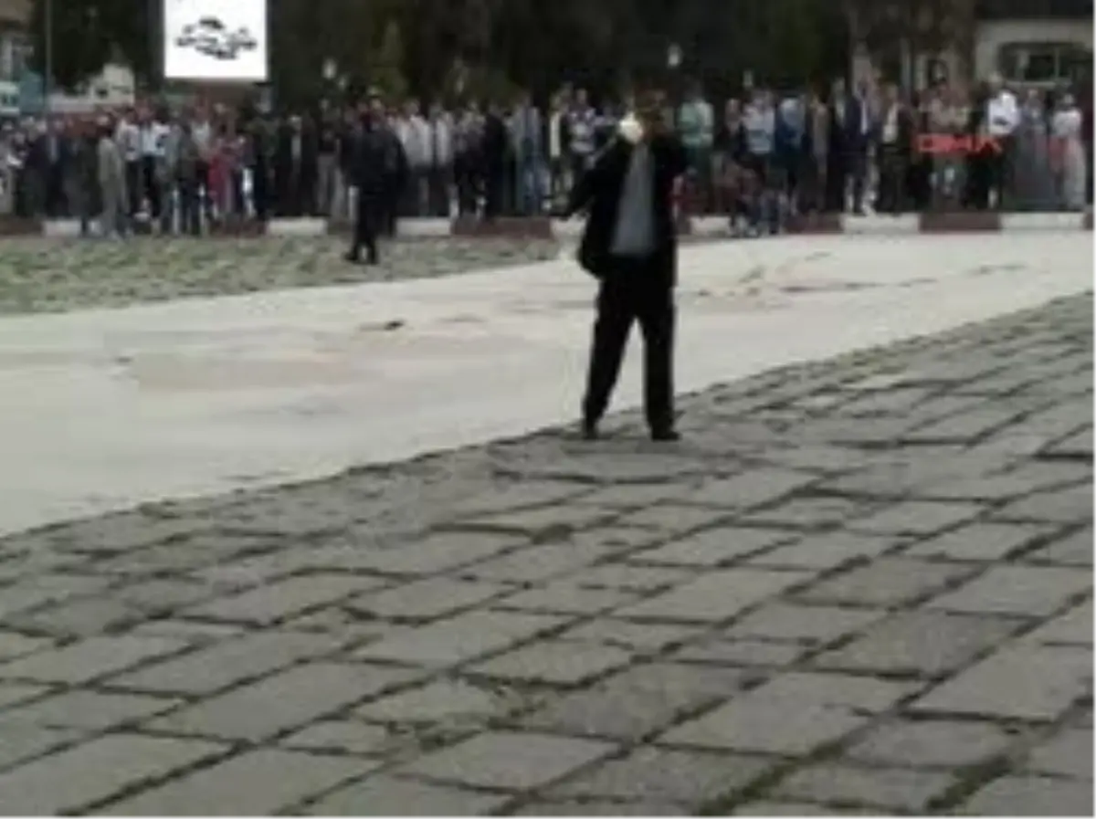 İntihar Eylemine Müdahale Eden Polisin Kolu Kırıldı