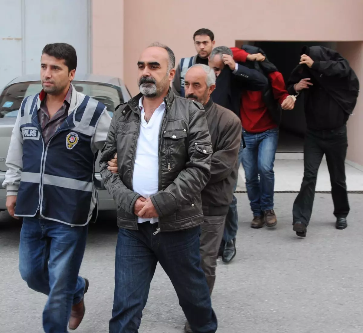 Kalpazan Çetesinin Elebaşı Polis Çıktı