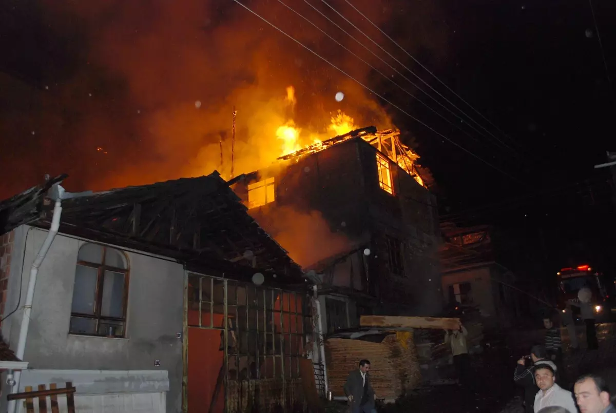 Tosya Marangozlar Sanayi Sitesi Yandı