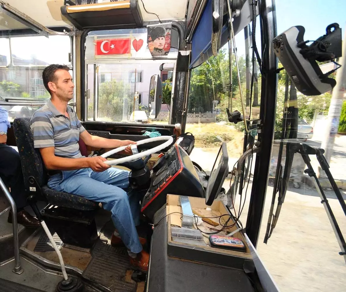 Otobüs Şoförüne Dokunan Yandı