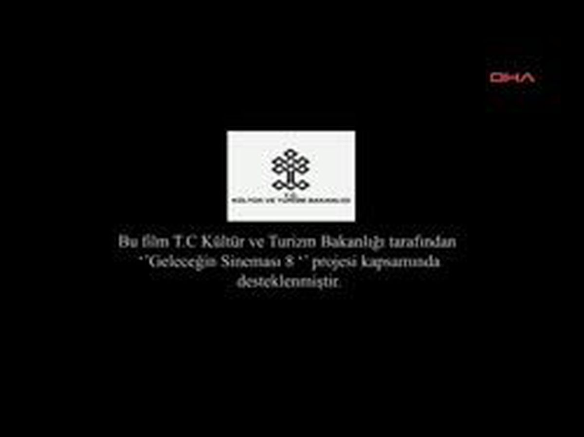Çanakkaleeküniversiteli Büşra, İlk Filminde Ailesini Oynattı