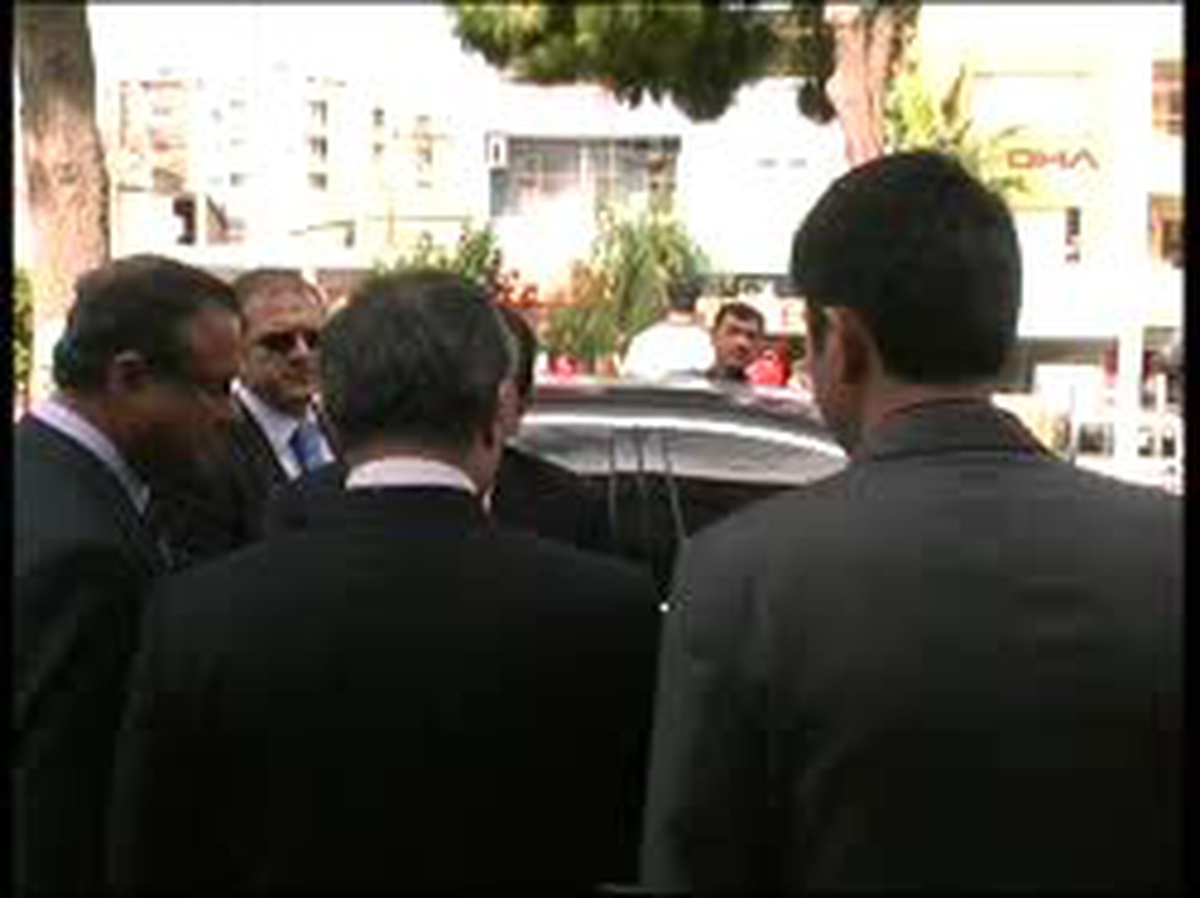 İskenderun Adalet Bakanı Ziyaret Ek Vali Lekesiz Yaralı Polisleri Ziyaret Etti