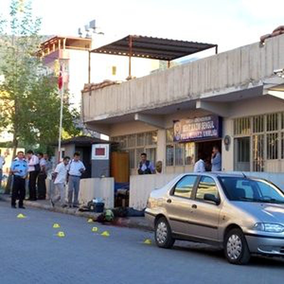 İskenderun'da Polis Merkezine Silahlı Saldırı