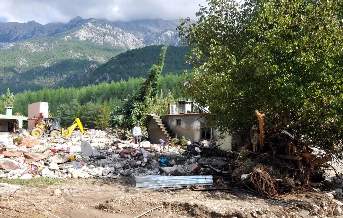 Sel Felaketinin Yaraları Sarılıyor