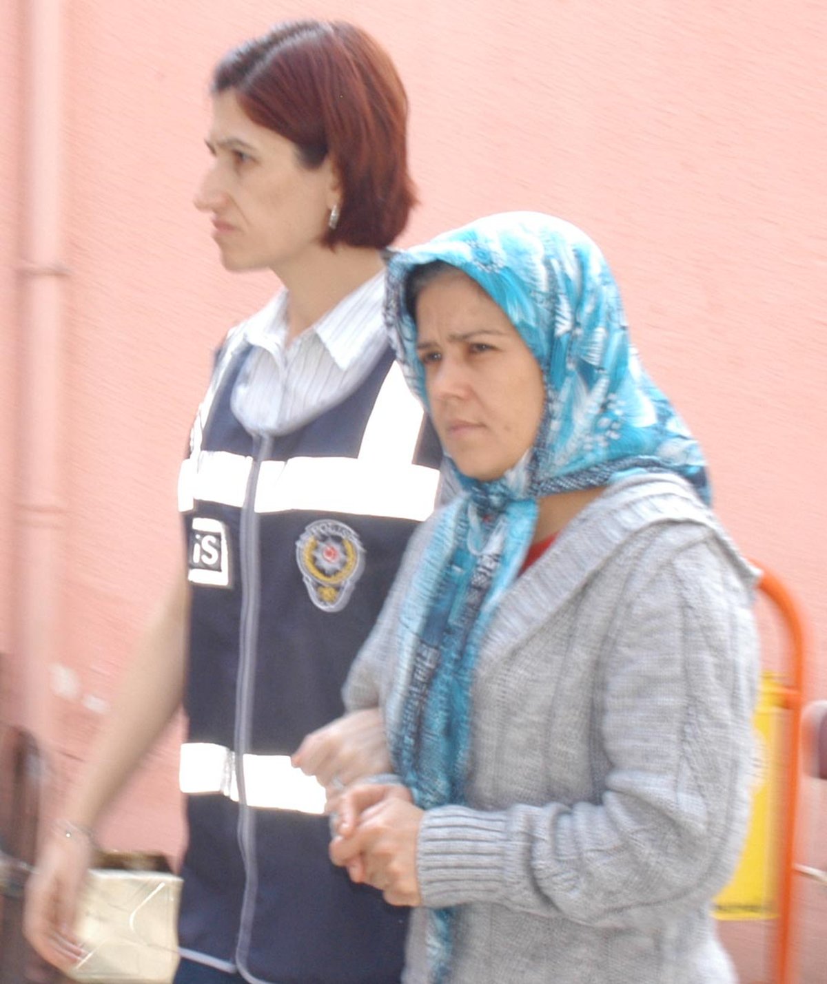 Çocuklarına Esrar Sattıran Baba ve Anne Tutuklandı
