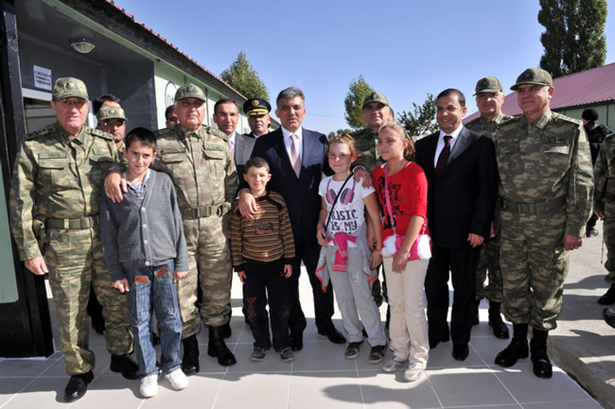 Cumhurbaşkanı Gül Irak Sınırı'ndaki Çukurca'da