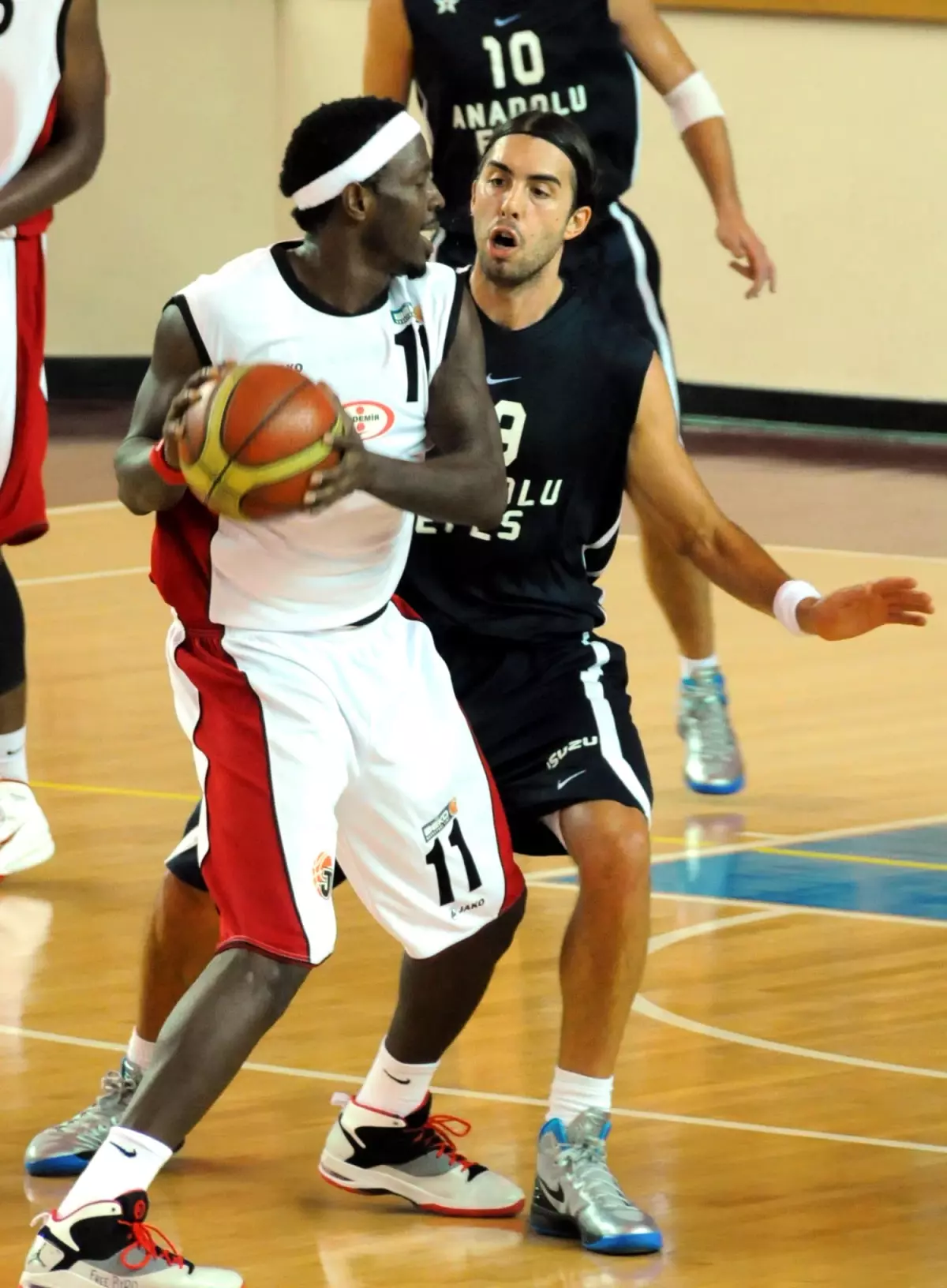 Erdemirspor - Anadolu Efes: 53-89