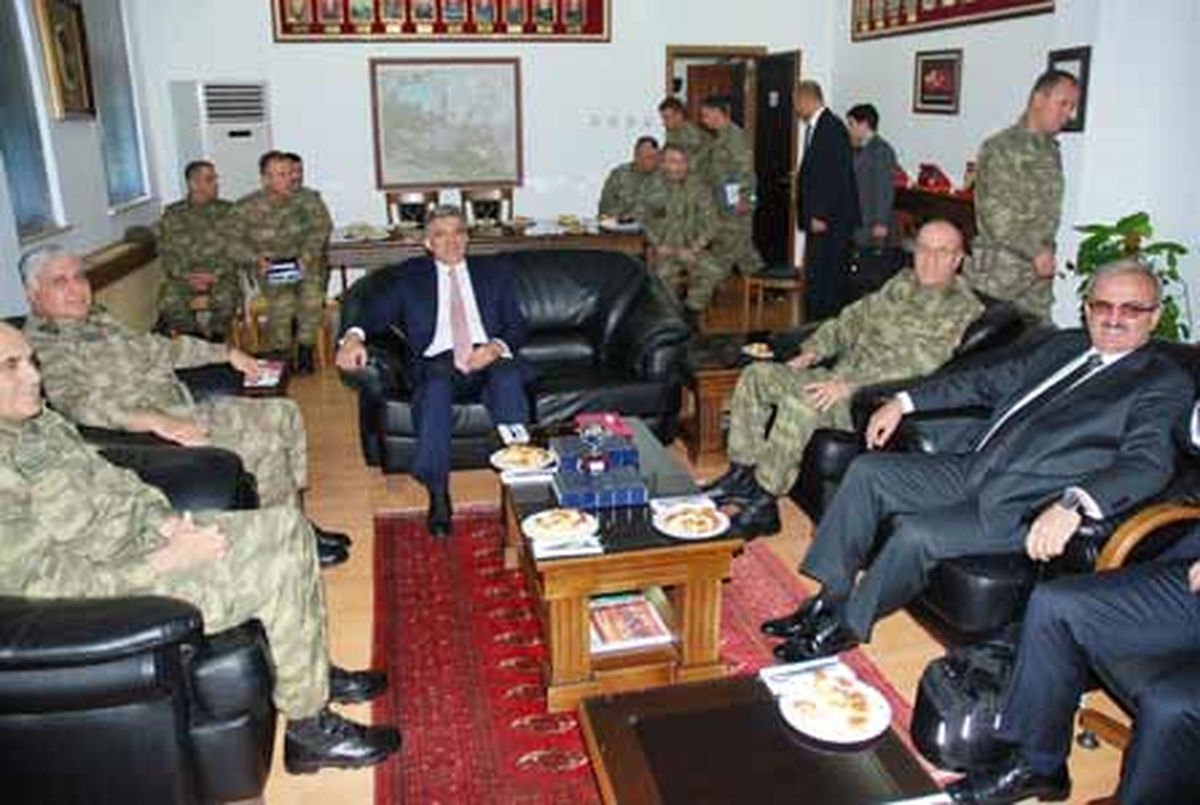 Gül, Van Jandarma'yı Ziyaret Etti