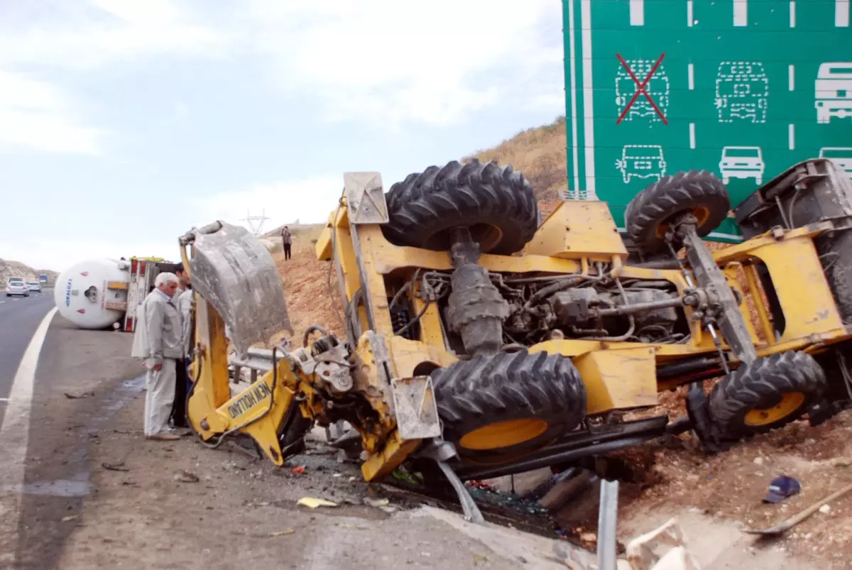 Kaza Üstüne Kaza: 8 Yaralı