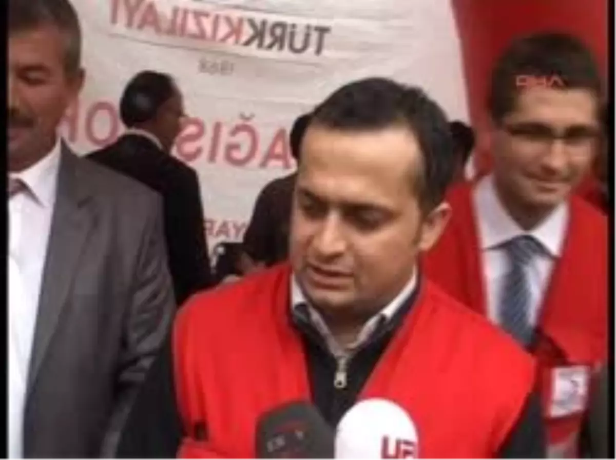 Kızılay Kan Toplama Tır\'ında Bir Günde Rekor Bağış