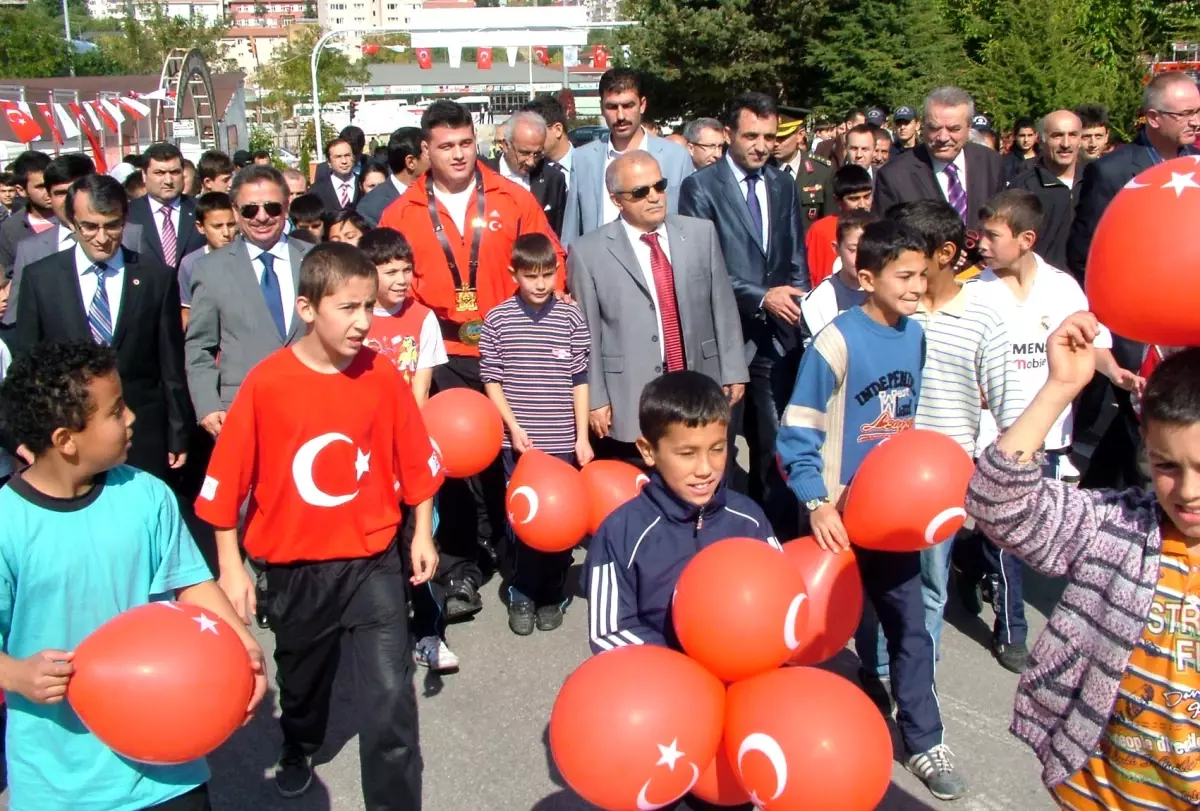 Yozgat'ta Dünya Şampiyonu Güreşçinin İsmi Cadde İsmi Oldu