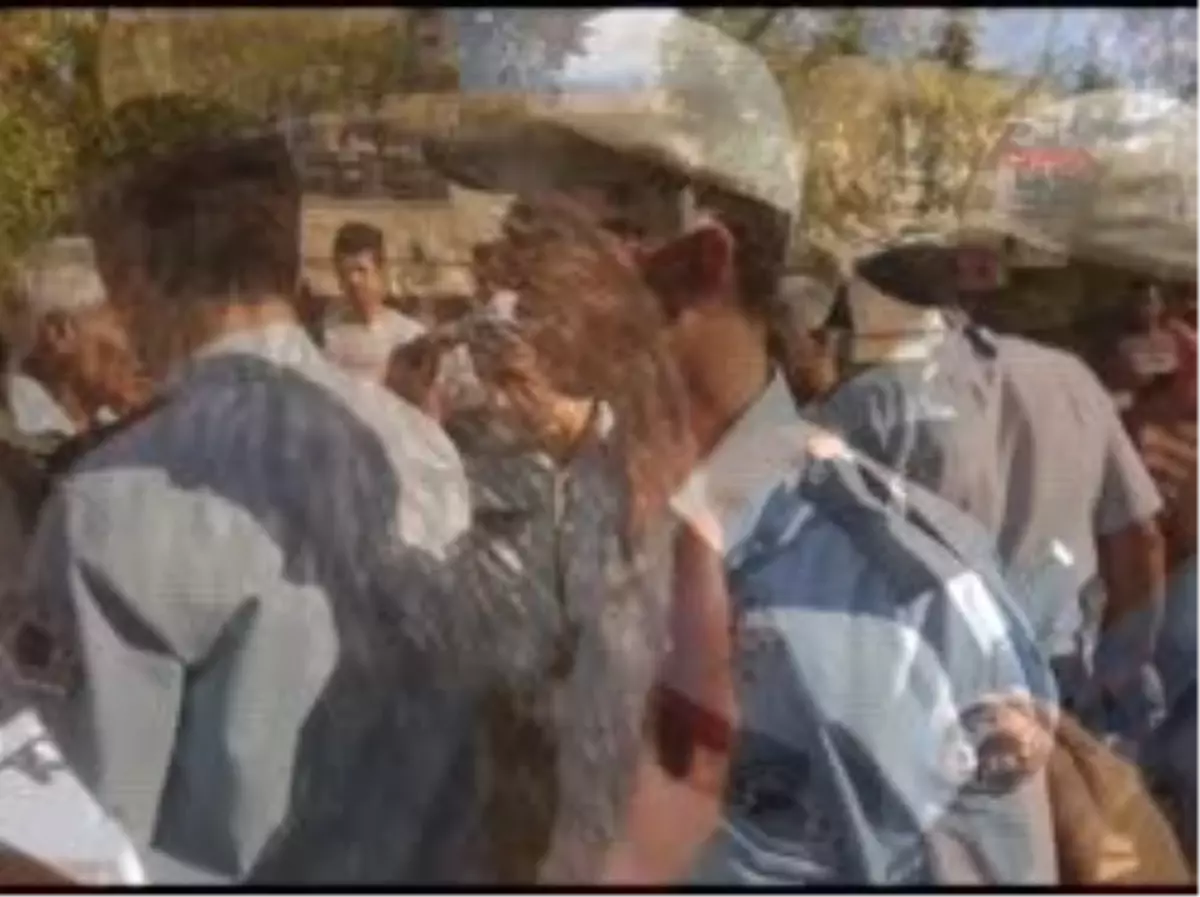 Yol İstediği Polislerden \'dayak\' İddiası