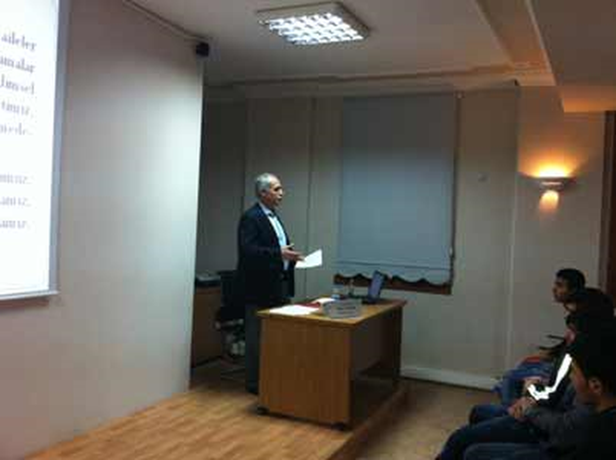 Marmara Akademi'de Konferans Verdi