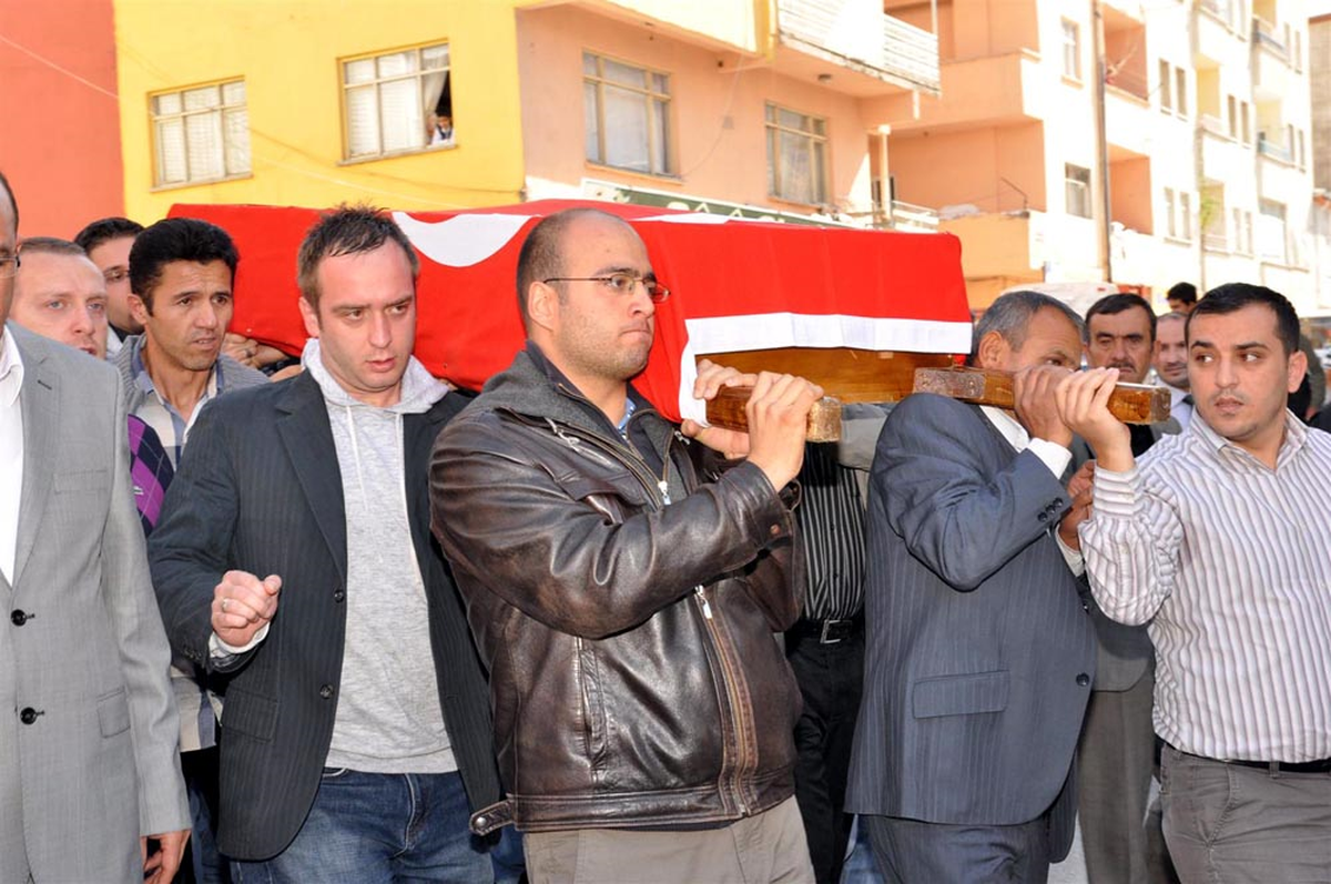 Diş Hekimi İkiz Askerleri Kaza Ayırdı