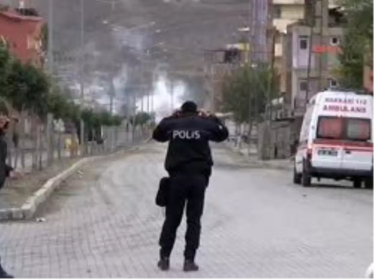 Hakkari\'de PKK\'lının Cenazesinde Olaylar Çıktı Ek