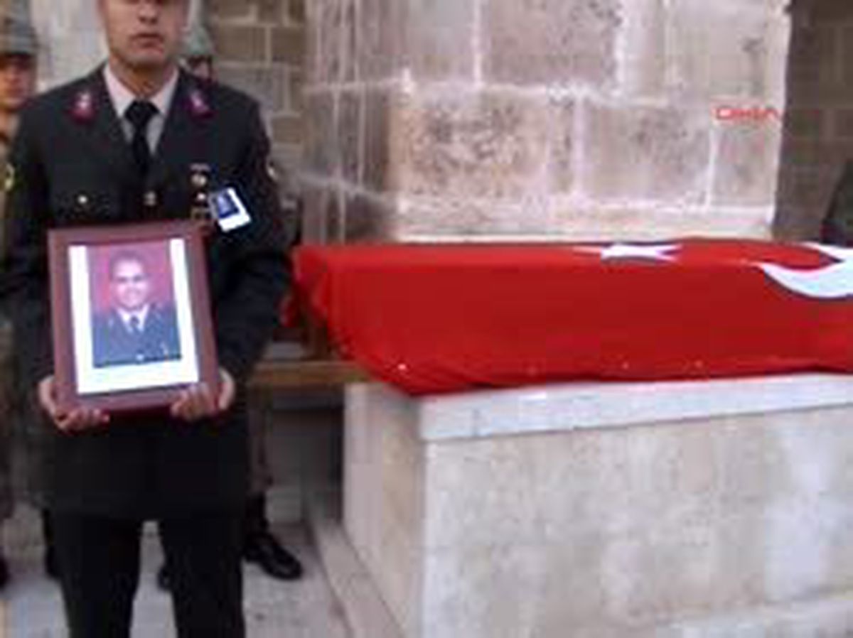 İkiz Diş Hekimi Teğmenleri Kaza Ayırdı