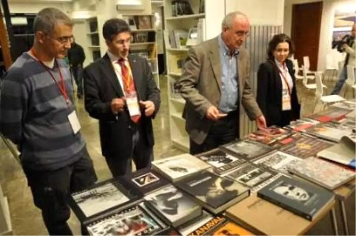 Kent Konseyi Bursalıları Fotofest\'e Davet Etti