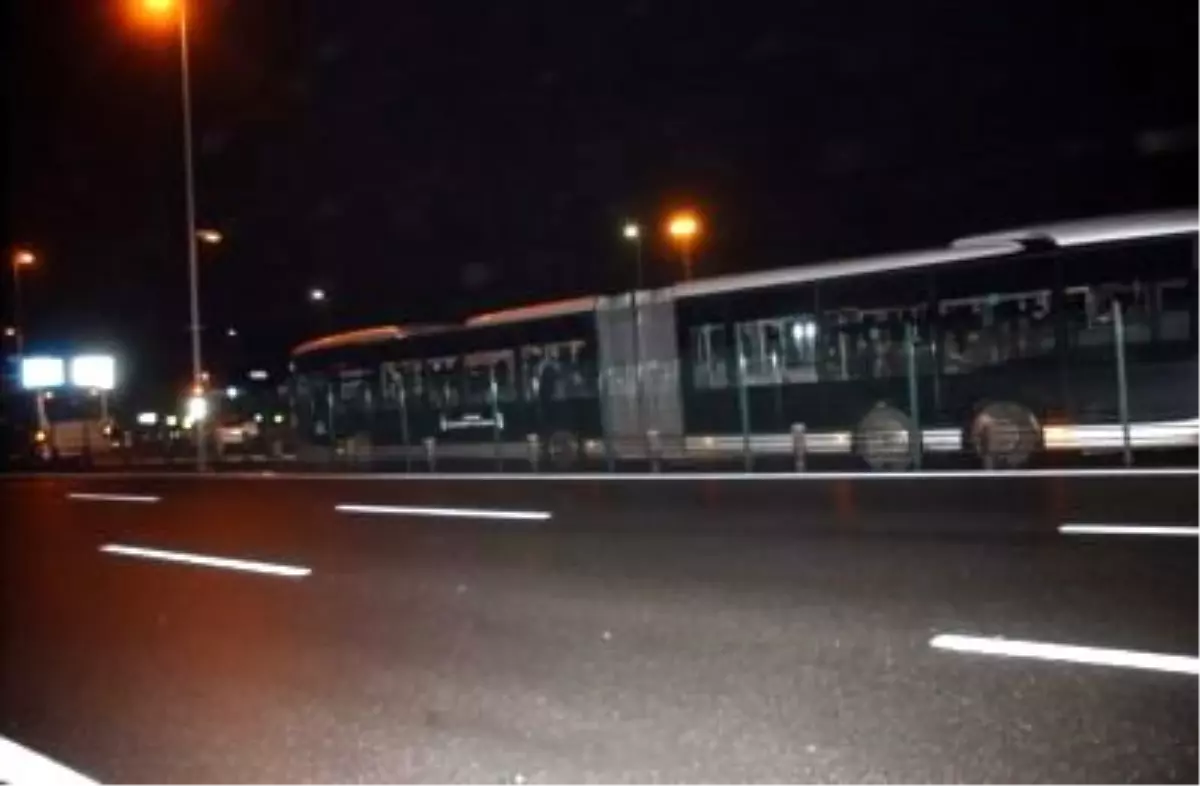 Metrobüsler Kaza Yaptı: 3 Yaralı