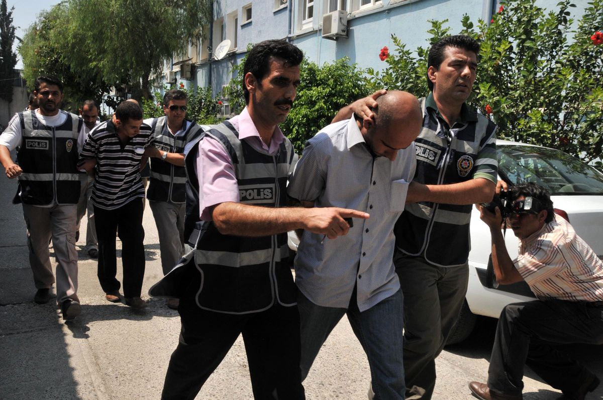 \'başkasından Çocuk Aldırdım\' Sözüne 5 Kurşun