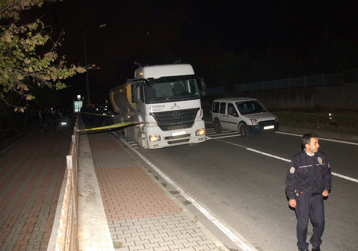 Hafriyat Taşıyan Tır'ın Altında Can Verdi