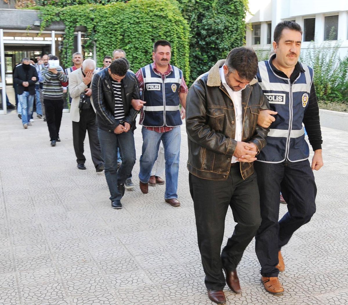 Kadın Polisin Kiralık Aracını da Satmışlar