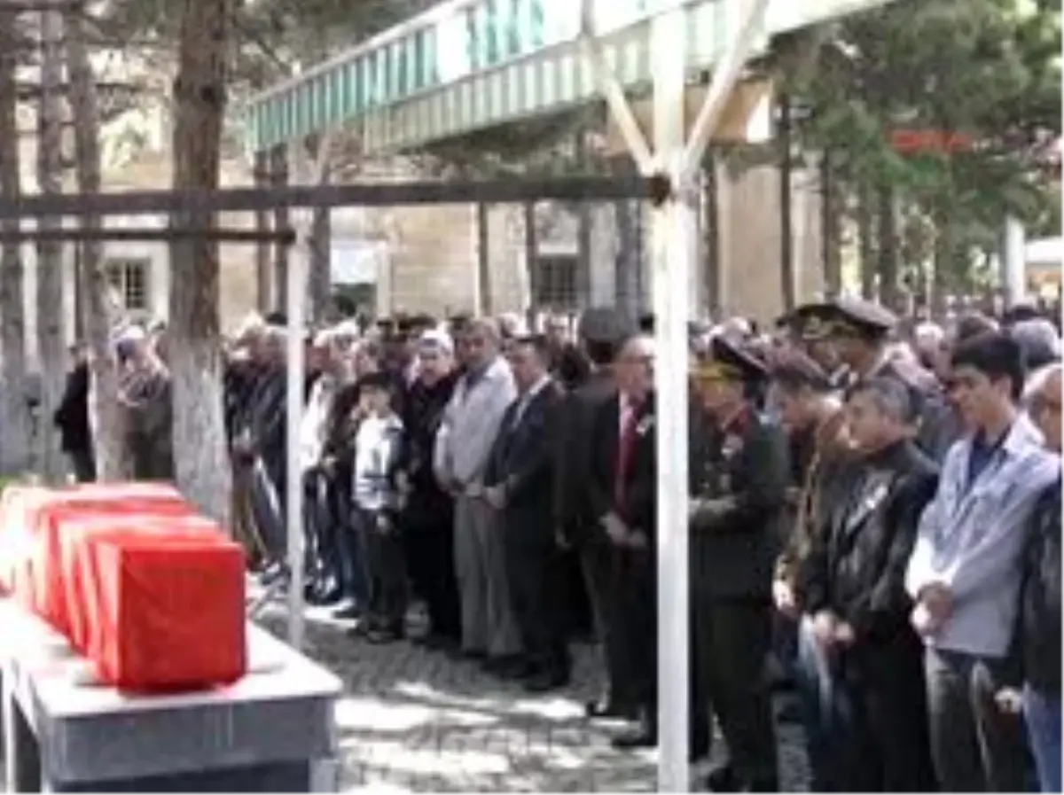 Konya Akşehir 1, 5 Yıllık Evli Teğmen Lösemiye Yenildi