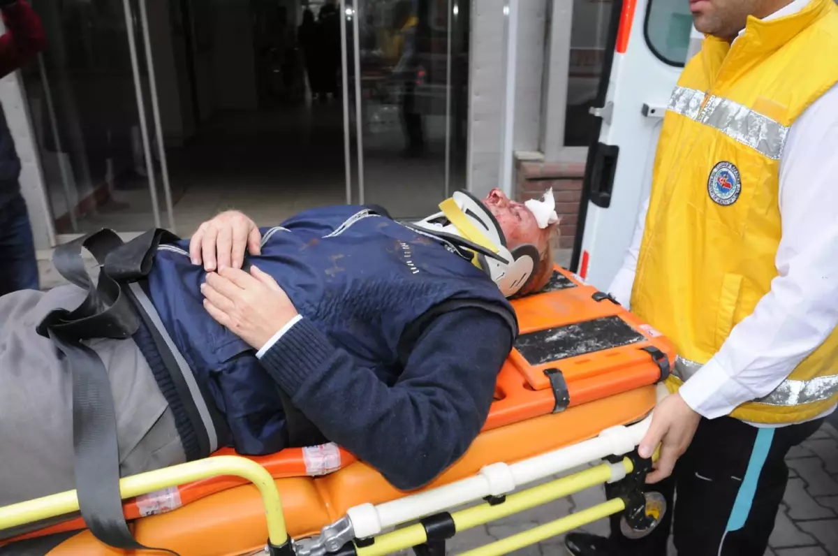 Öğrenci Servisi Otomobille Çarpıştı: 19 Yaralı