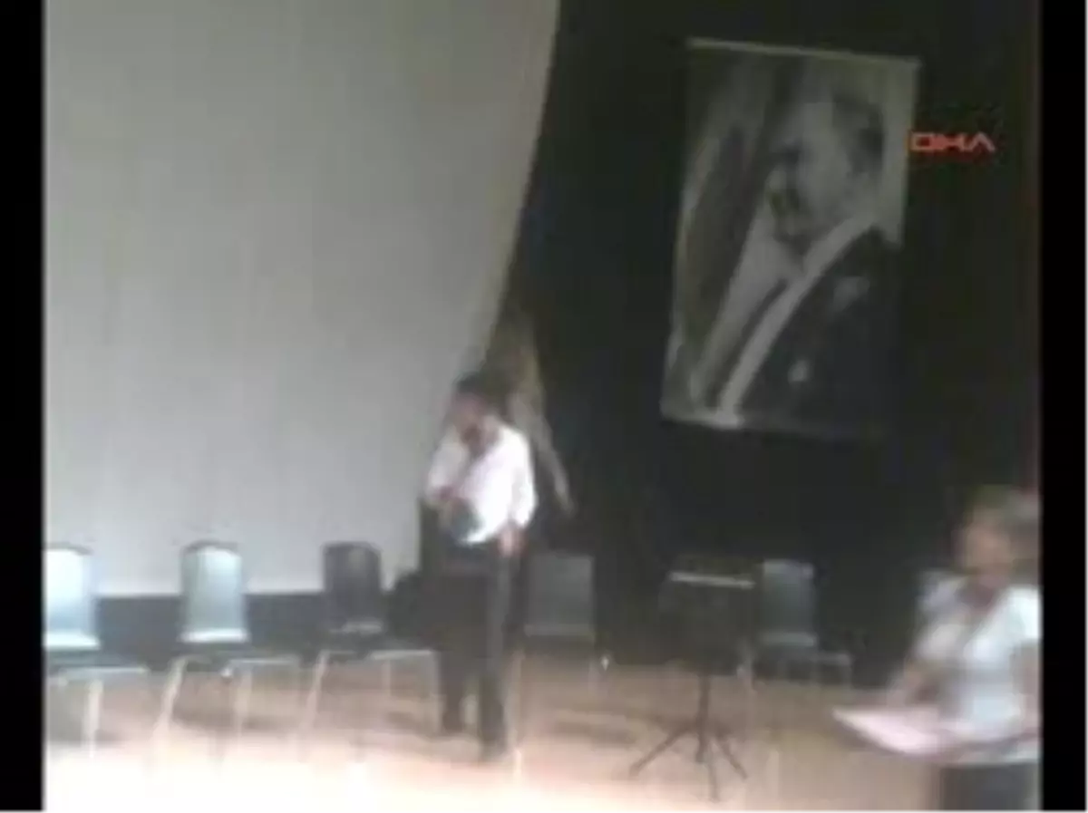 Rizeekgenç Kızı, \'saz Çalıp Türkü Söylüyor\' Diye Yurda Almadılar İddiası